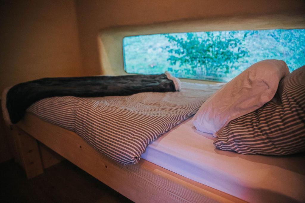 شقة Sleeping With Bees - Tourist Farm Muha غروسوبلي المظهر الخارجي الصورة