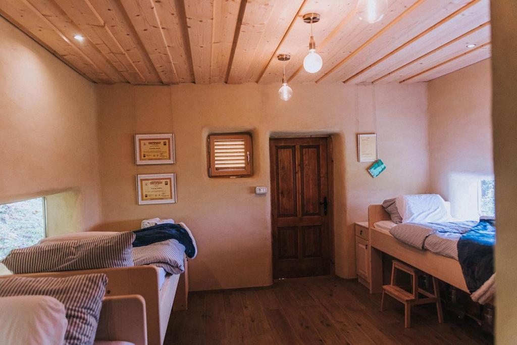 شقة Sleeping With Bees - Tourist Farm Muha غروسوبلي المظهر الخارجي الصورة